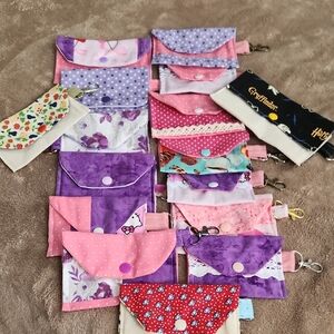 BEAUTIFUL HOMEMADE CAR OR MONEY HOLDER. GOOD GIFTS Accessory Pouches. 2 FOR 6 DO